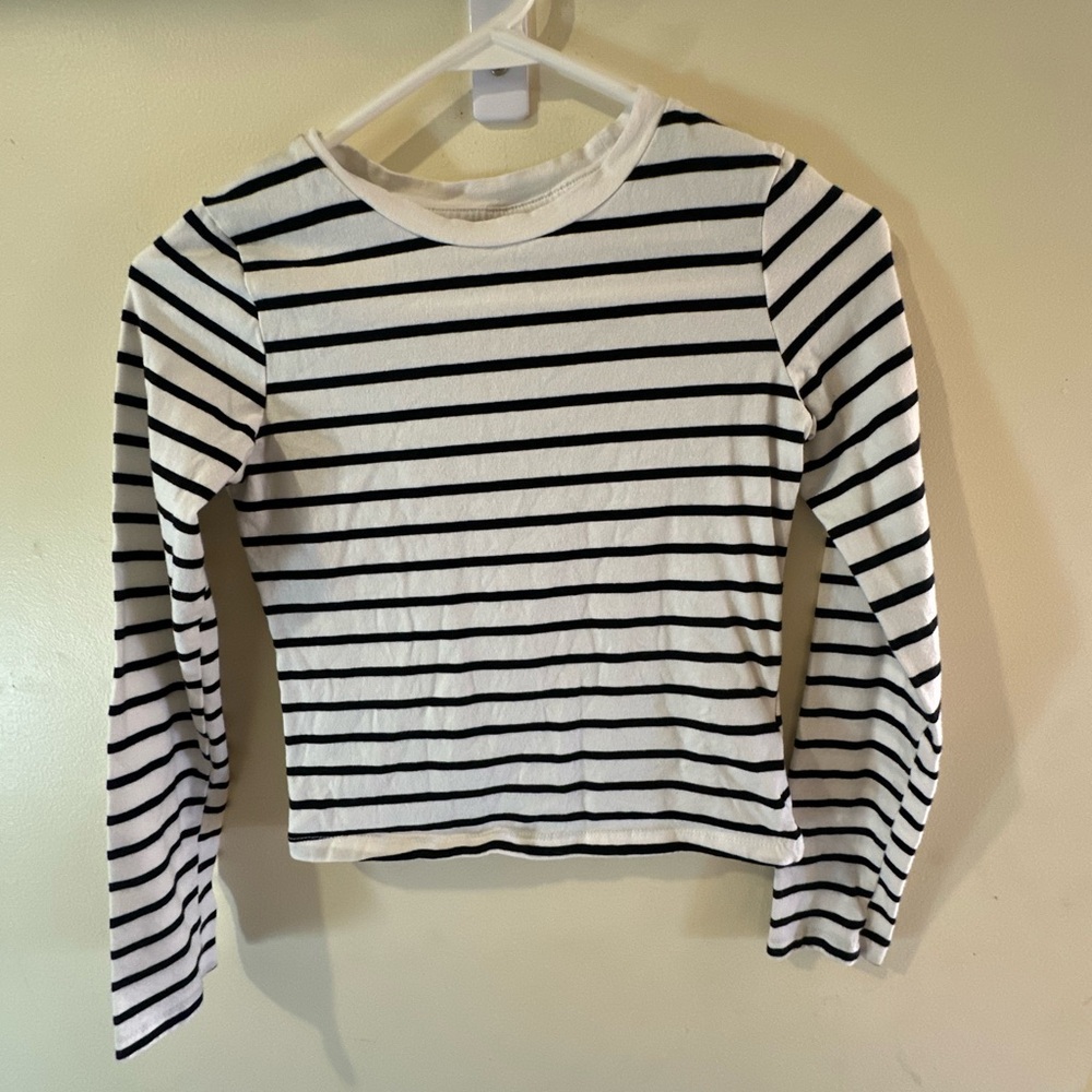 H&M Black and White Striped Long Sleeve Tee **pet friendly home**